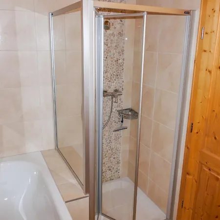 Le Muveran V8 By Interhome בקתה ננדה